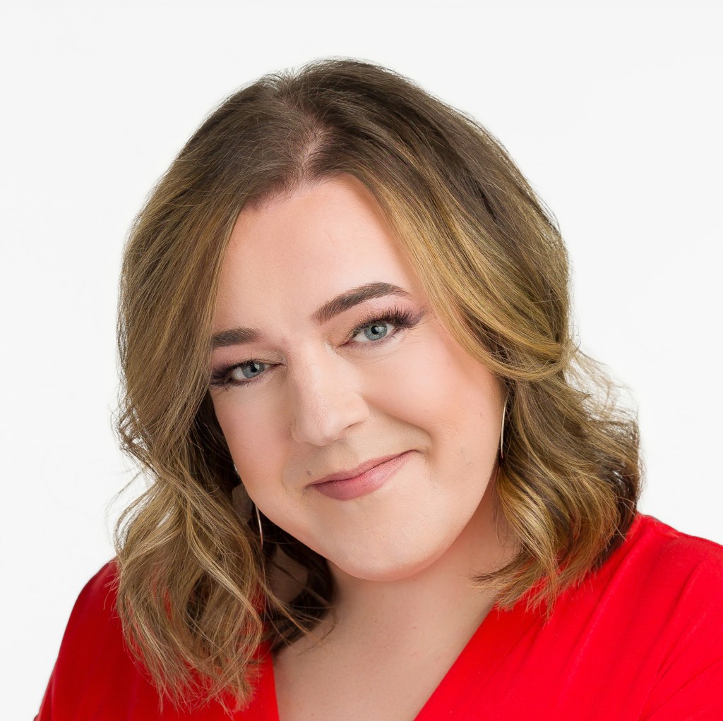 Louisa Amott Headshot